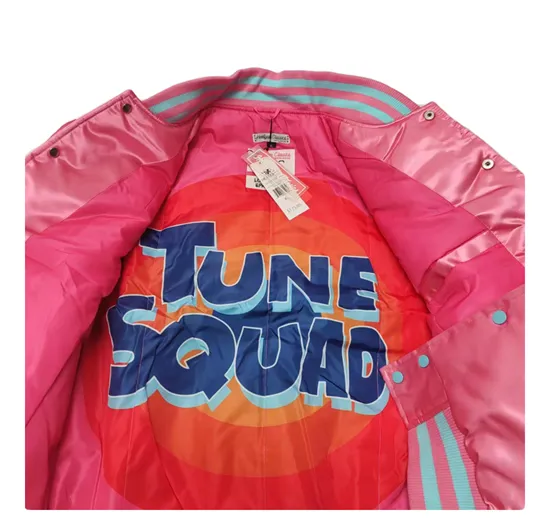 BUNNY TUNE SQUAD BASKETBALL CARTOON PRINT QUILTED BOMBER JACKET IN PINK
